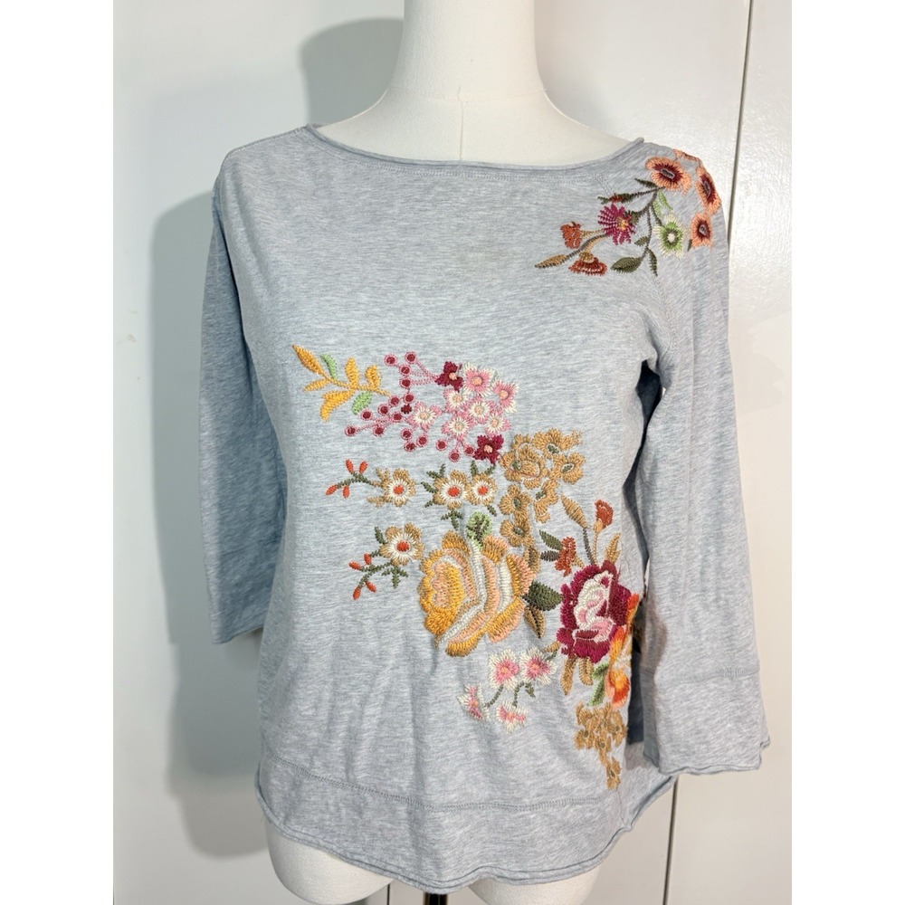 JOHNNY WAS SZ S FLORAL EMBROIDERED RAGLAN SWEATSHIRT HEATHERED GRAY BOHO